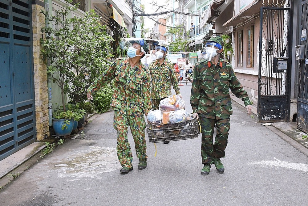 胡志明市和南方各省9月30日之后放宽社交距离措施 军队仍将继续助力做好疫情防控工作