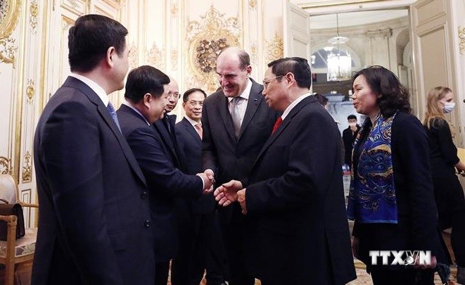 越南政府总理范明政与法国总理让·卡斯特克斯举行会谈