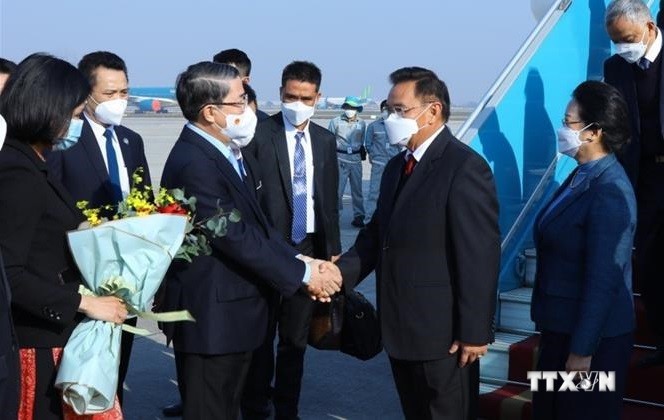 老挝国会主席赛宋蓬·丰威汉开始对越南进行的正式访问