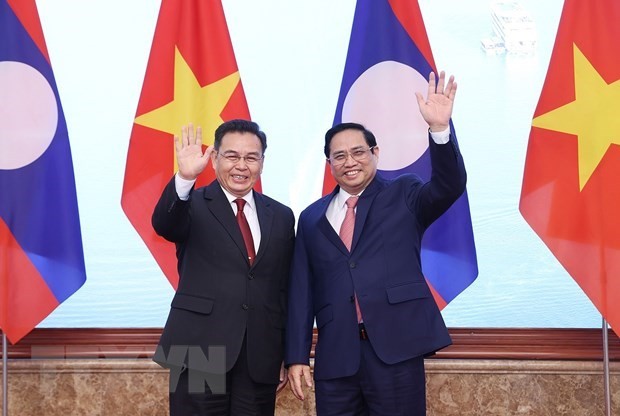 越南政府总理范明政会见老挝国会主席赛宋蓬·丰威汉