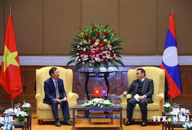越老友好协会主席陈文髓礼节性拜会老挝国会主席赛宋蓬·丰威汉