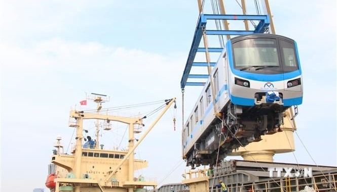 滨城-仙泉地铁一号线再有4组列车运抵胡志明市