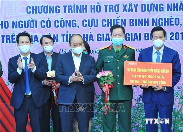 越南国家主席阮春福出席河江省贫困户住房救助工作总结会议