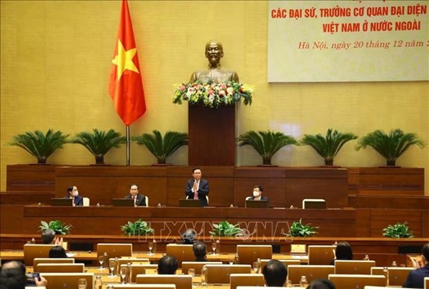 越南国会主席王廷惠会见越南驻外大使和代表机构首席代表