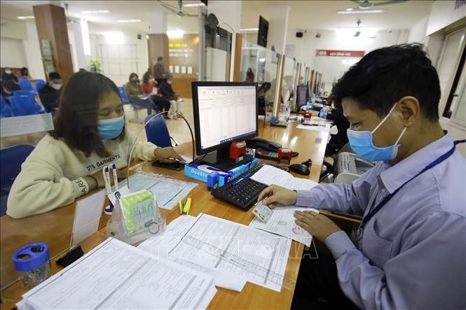 越南全国1280万名受疫情影响的劳动者获得失业保险基金的资金支持