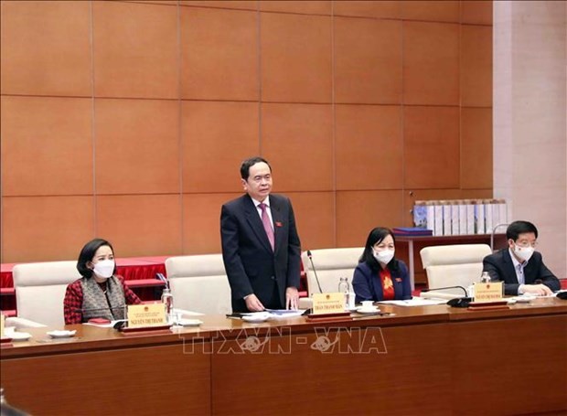 越南国会常务副主席陈清敏会见致力于橙毒剂受害者的先进代表