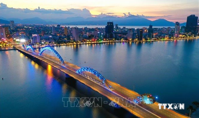 岘港市“安全灵活适应疫情”在2022年元旦节迎接27趟航班