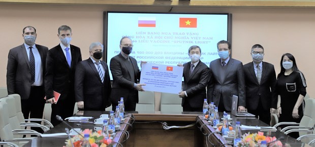 越南卫生部接收由俄罗斯援助的10万剂Sputnik Light新冠疫苗
