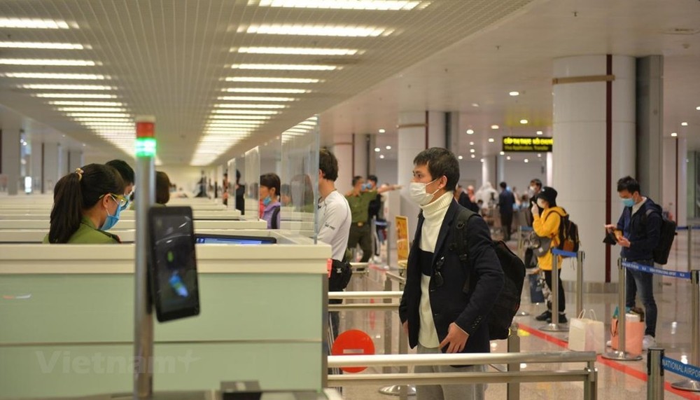恢复定期国际航班前三天 入境越南旅客超过1700人次