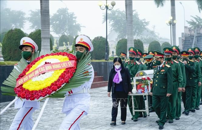 奠边省为在老挝牺牲的越南志愿军烈士举行追悼会和安葬仪式