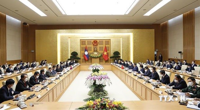 越南政府总理范明政与老挝政府总理潘坎·维帕万举行会谈