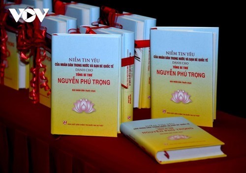 《越南人民和国际友人对阮富仲总书记的信任与爱戴》一书亮相