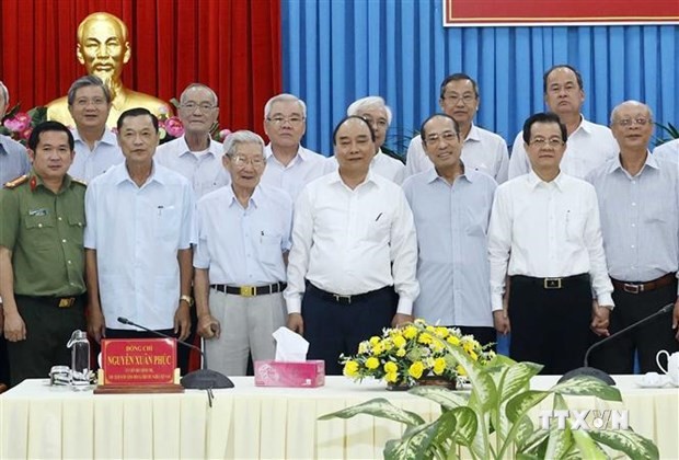 阮春福向安江省原领导拜年 出席大米加工厂落成典礼