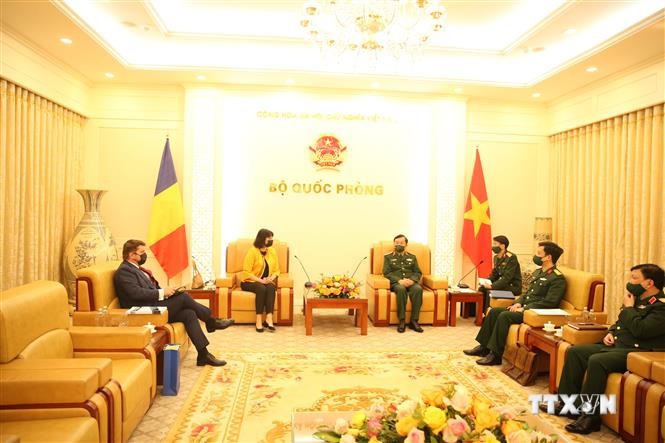 越南国防部领导会见罗马尼亚驻越大使