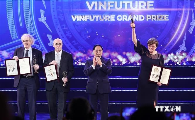 越南政府总理范明政出席VinFuture科技奖颁奖典礼