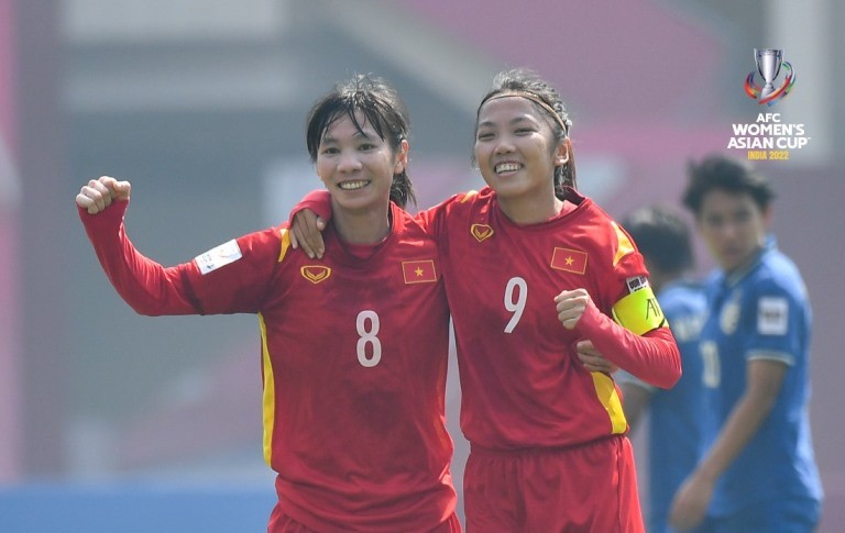越南国家主席阮春福对国家女子足球队的胜利予以表扬