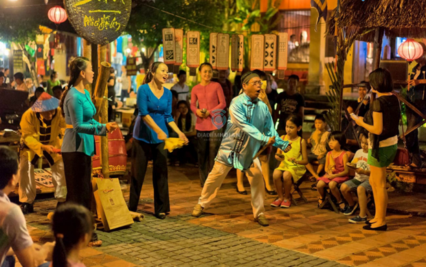 越南广南省会安古镇不可错过的独特文化——发牌唱曲