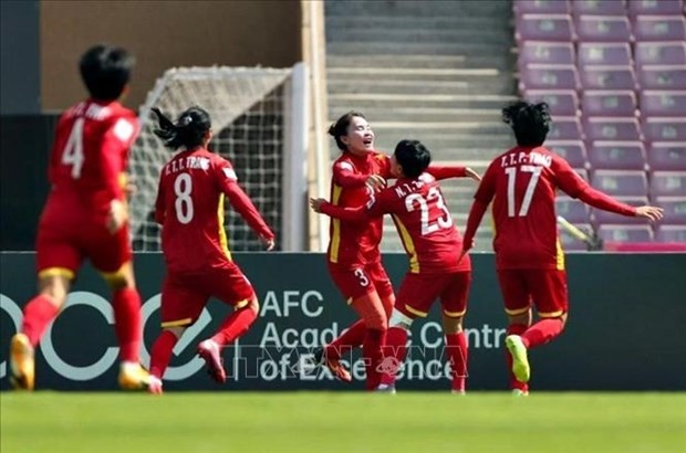 越南国家主席阮春福向国家女子足球队颁授劳动勋章