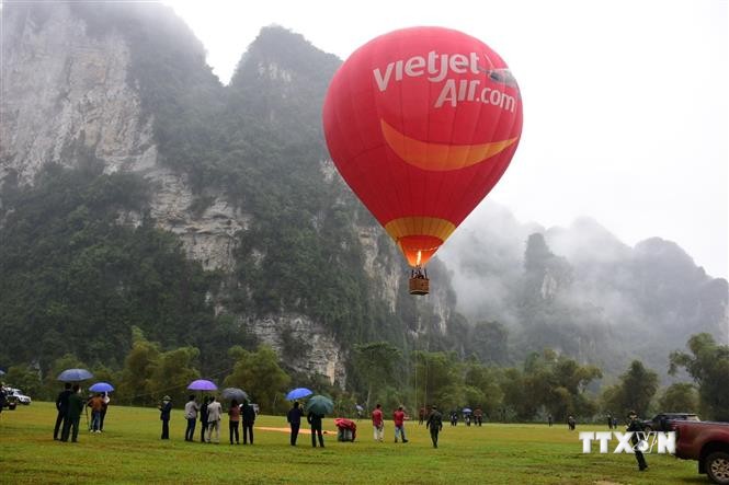 2022年宣光省国际热气球节举行在即 日前进行热气球试飞