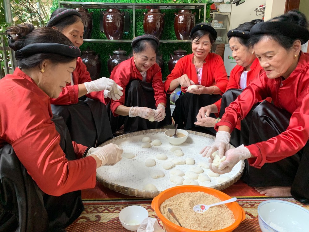 越南山由族人的白头饼