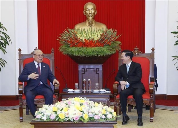 越共中央书记处常务书记会见日本越南友好议员联盟特别顾问