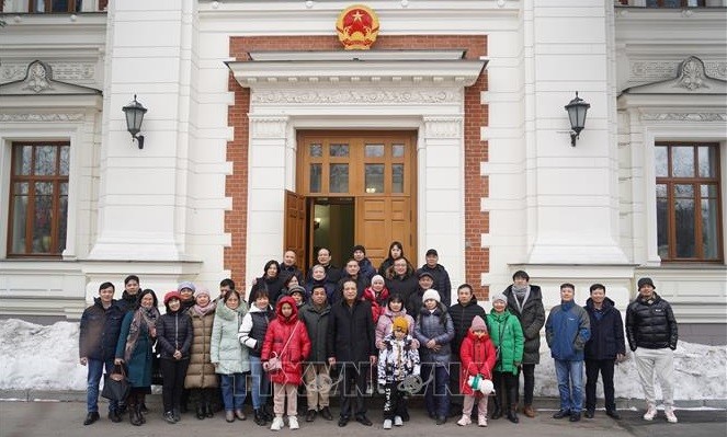 越南驻俄罗斯大使馆继续配合迎接旅乌同胞