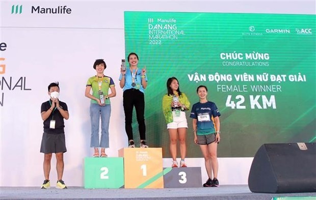 越南运动员在2022年岘港宏利国际马拉松赛上斩获佳绩