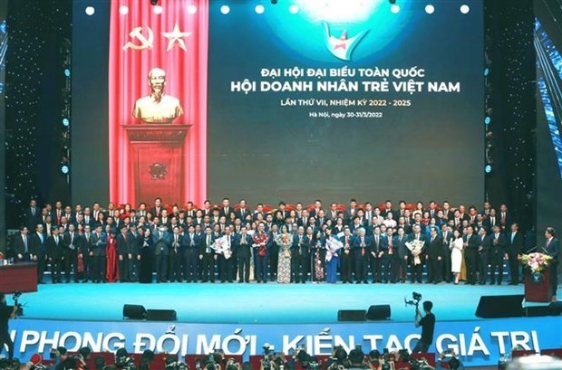 邓鸿英当选第7届越南青年企业家协会中央委员会主席