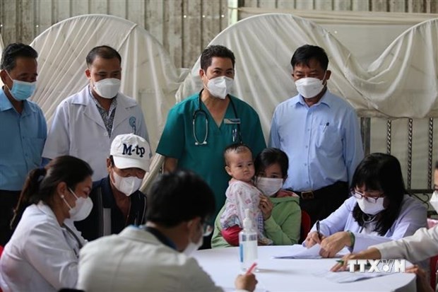 数百名越南裔柬埔寨人和高棉族人得以免费看病发药