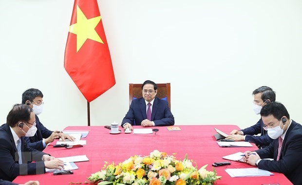 越南政府总理范明政与世界经济论坛执行主席克劳斯·施瓦布通电话