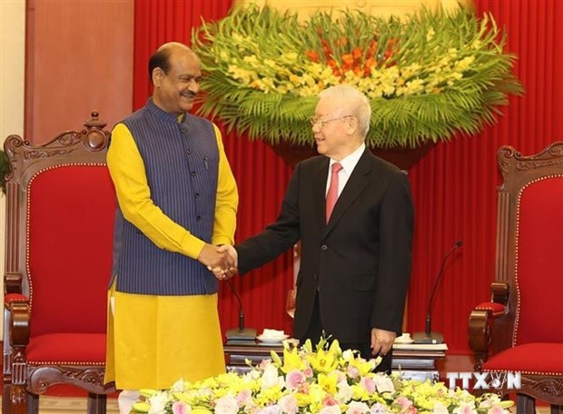 越共中央总书记阮富仲会见印度下议院议长