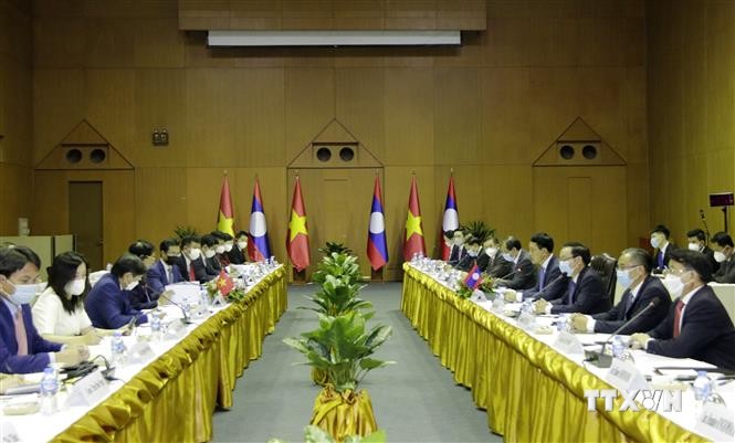 越南外交部长裴青山访问老挝并主持第九次越老外交部部长级年度政治磋商会议