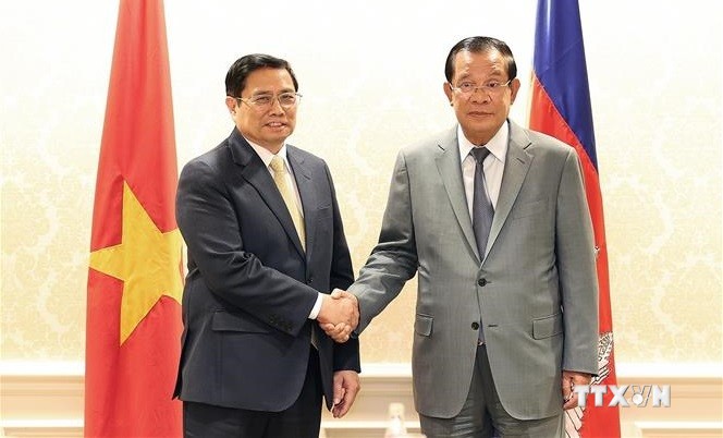 越南政府总理范明政会见柬埔寨首相洪森
