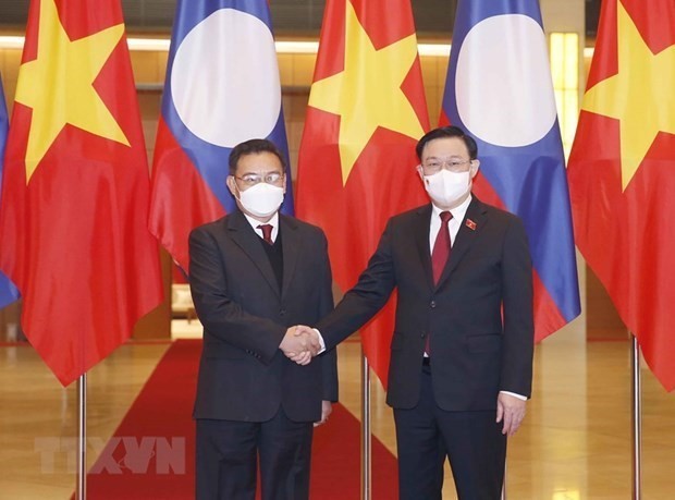 老挝媒体：越南国会主席访问老挝彰显越南党和国家对老挝的重视