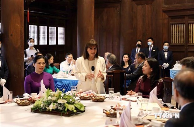 越南国家副主席武氏英春设茶会 招待希腊总统卡特里娜·萨克拉罗普卢