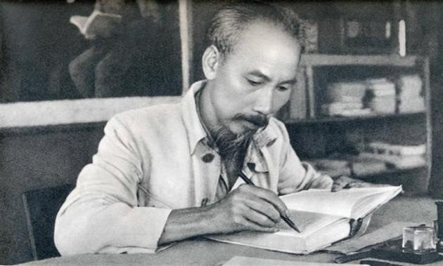 胡志明主席诞辰132周年：纪录片《胡志明—创造和平文化之旅》上映