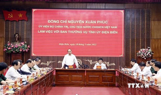 国家主席阮春福与奠边省领导举行工作会议