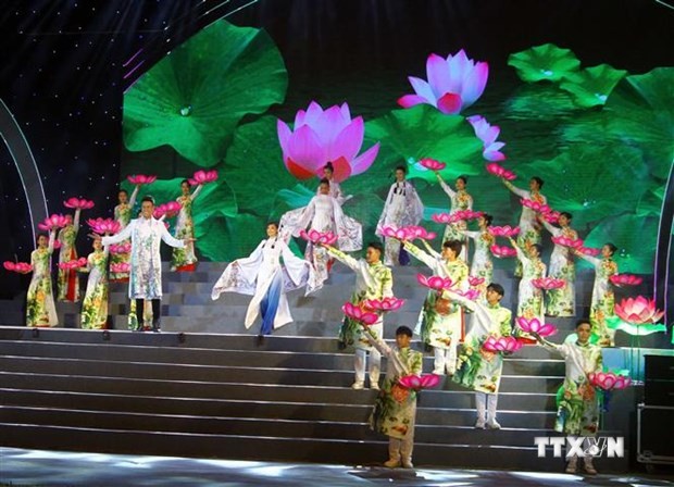 缅怀胡志明主席的文艺晚会在乂安省举行