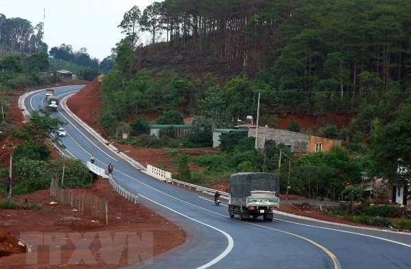 越南第十五届国会第三次会议：力争完成胡志明公路的子项目
