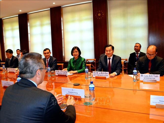 越南政府副总理黎明慨与世贸组织副总干事举行会晤