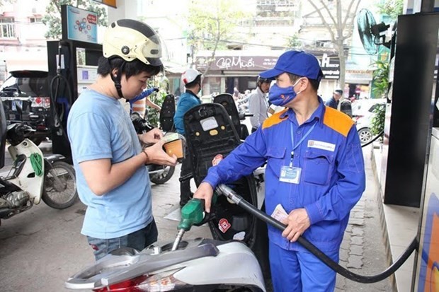 越南第十五届国会第三次会议：确保灵活控制汽油价格上涨