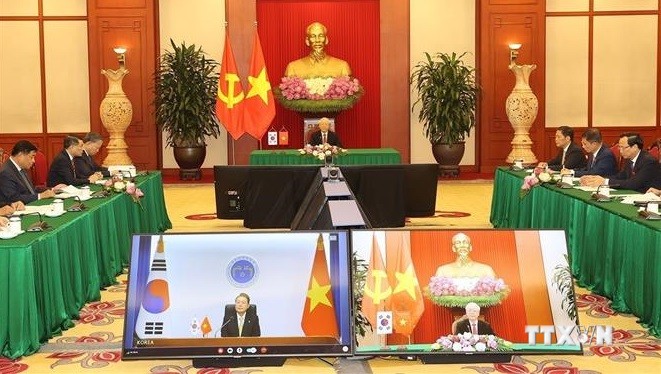 越共中央总书记阮富仲与韩国总统举行视频会谈