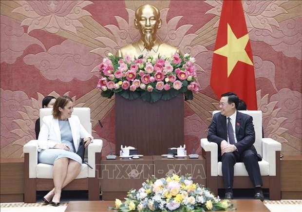 越南国会主席王廷惠会见新西兰驻越大使崔德妮•切丽•多布森