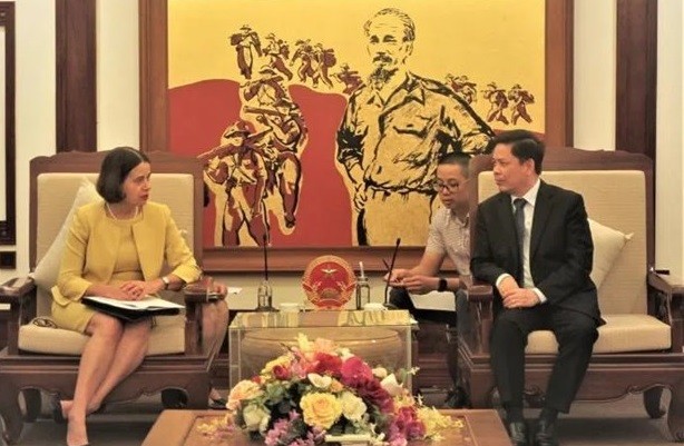 越南与澳大利亚促进交通运输领域的合作关系