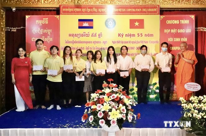 胡志明市向柬埔寨留学生提供5亿越盾奖学金