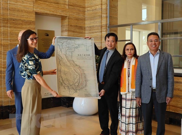 越南向欧洲历史博物馆赠送《安南大国画图》