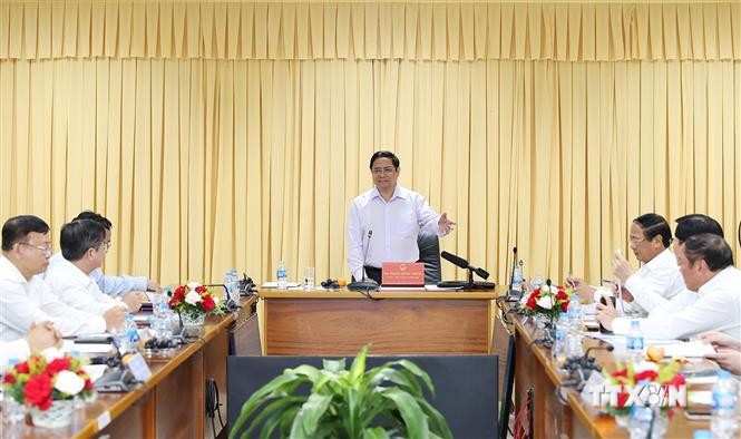 越南政府总理范明政走访乌门一号热电厂