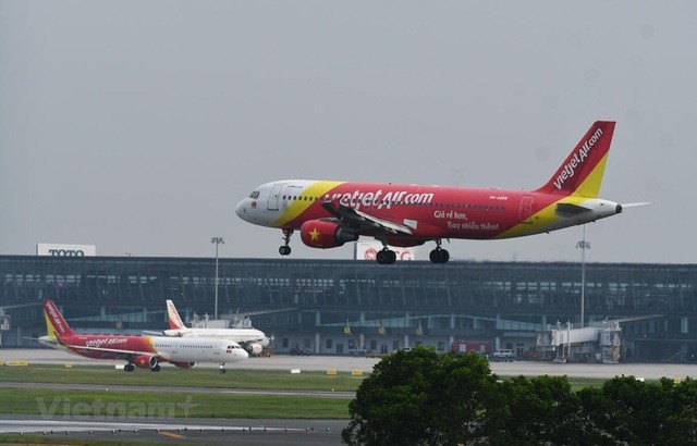 今年上半年越南各家航空公司外国旅客运输量逐月增加