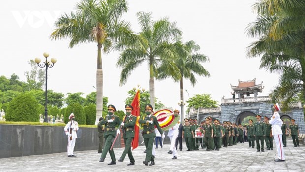 越南荣军烈士日75周年：努力将在老牺牲烈士遗骸归国安葬