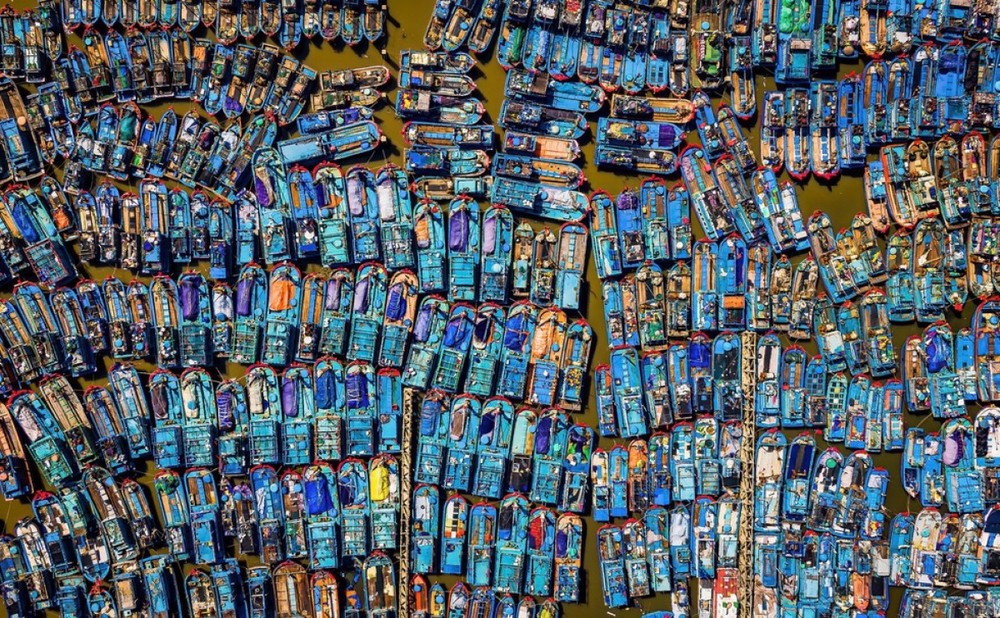 越南摄影师‘渔船矩阵’摄影作品荣获国际奖项